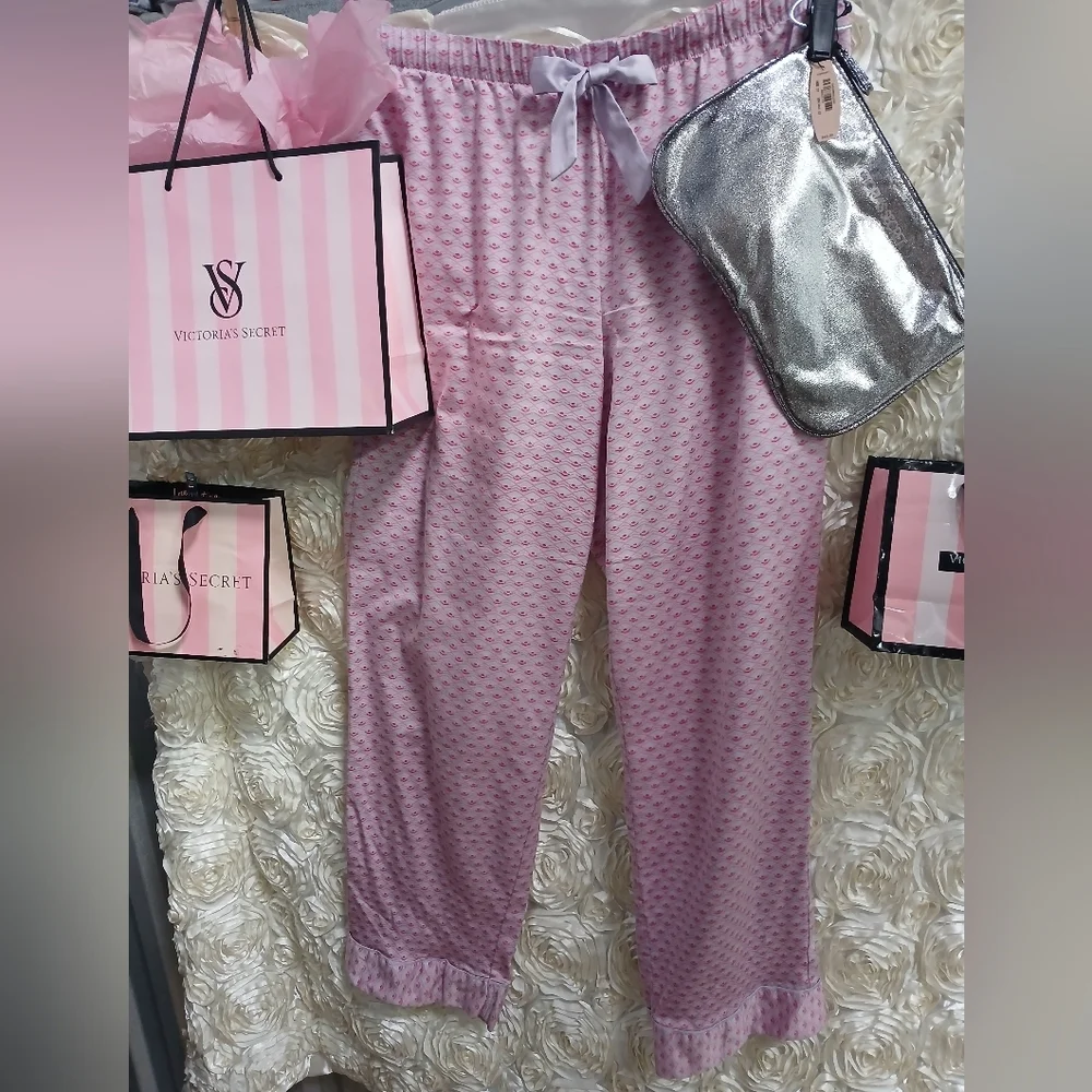 Victoria's Secret Pink Patterned Pajama Pants Sz L, Top And Overnight Pouch Bnwt - Picture 1 of 9